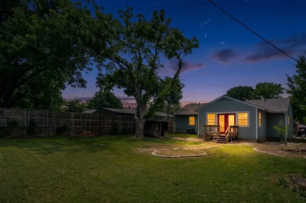 1433 Nash Street Garland TX 75042