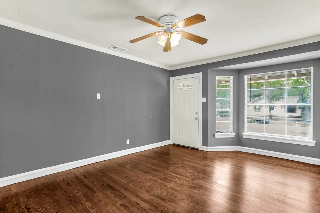 1433 Nash Street Garland TX 75042