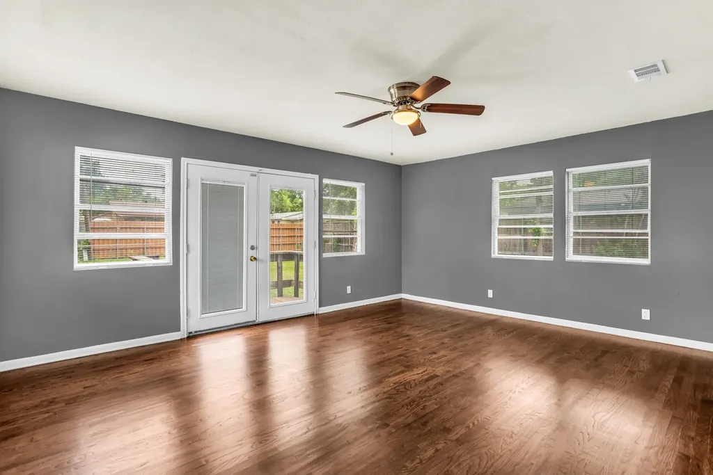 1433 Nash Street Garland TX 75042