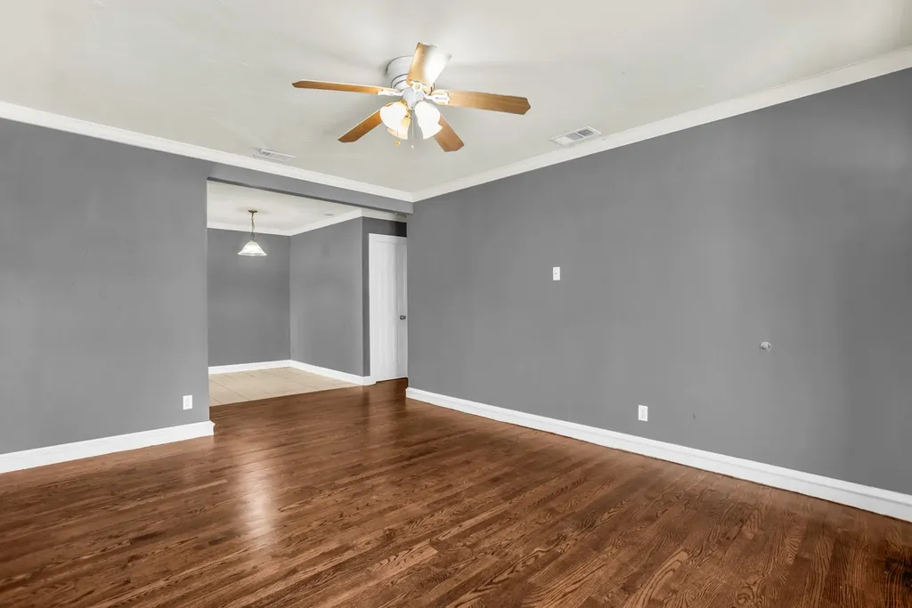 1433 Nash Street Garland TX 75042
