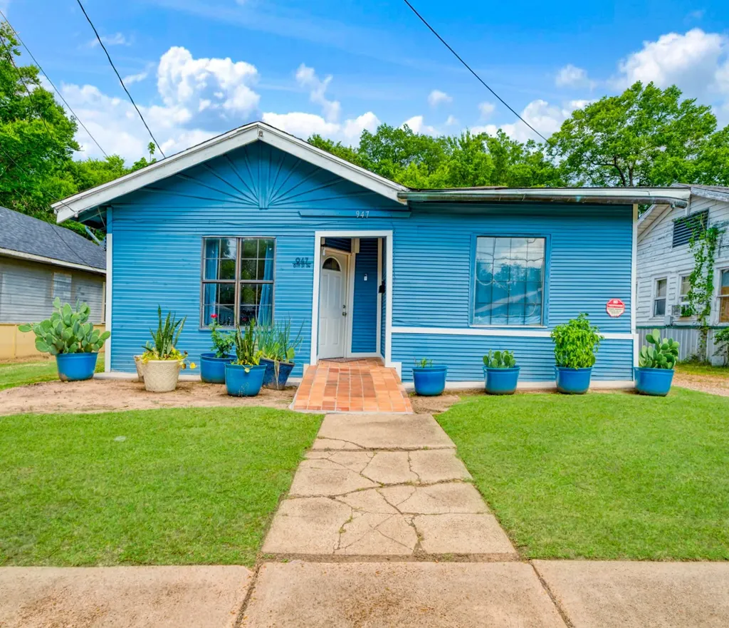 947 SE 6th Street Paris TX 75460