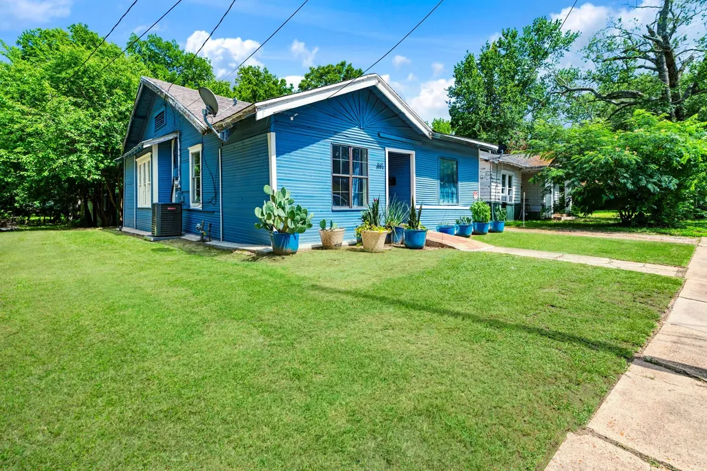 947 SE 6th Street Paris TX 75460