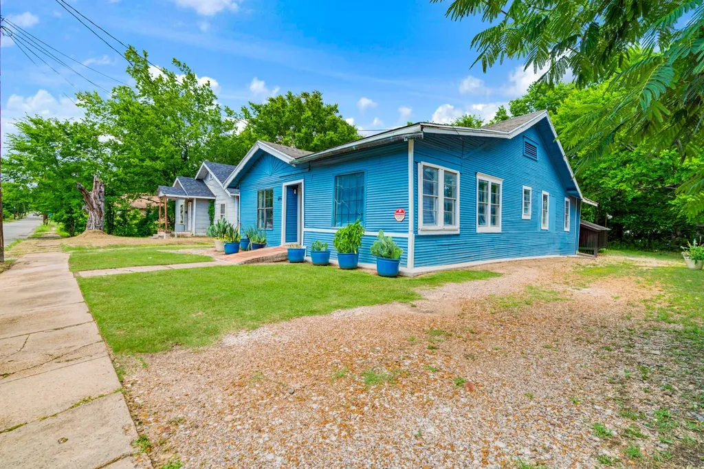 947 SE 6th Street Paris TX 75460