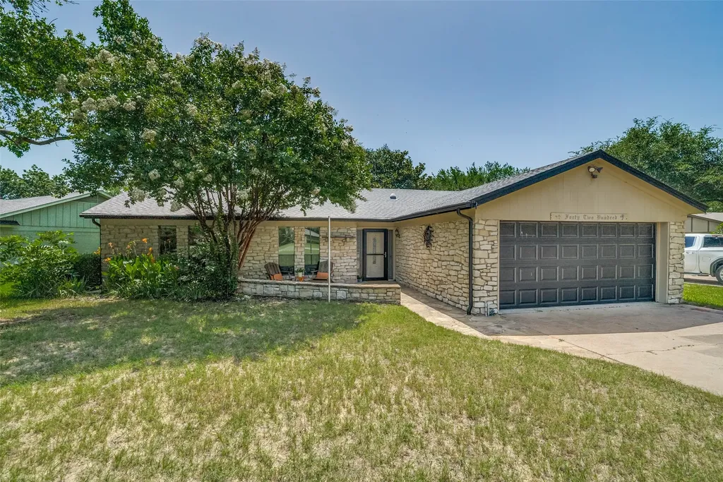 4200 Bar Harbor Court Granbury TX 76049