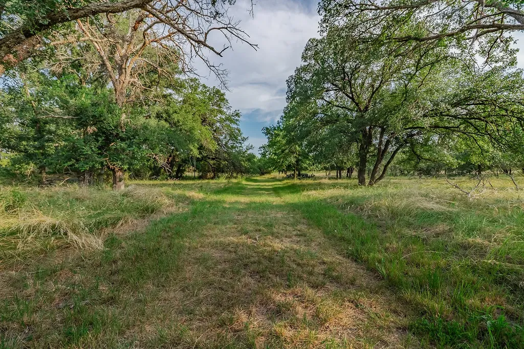 28 Cr 458 Brady TX 76825