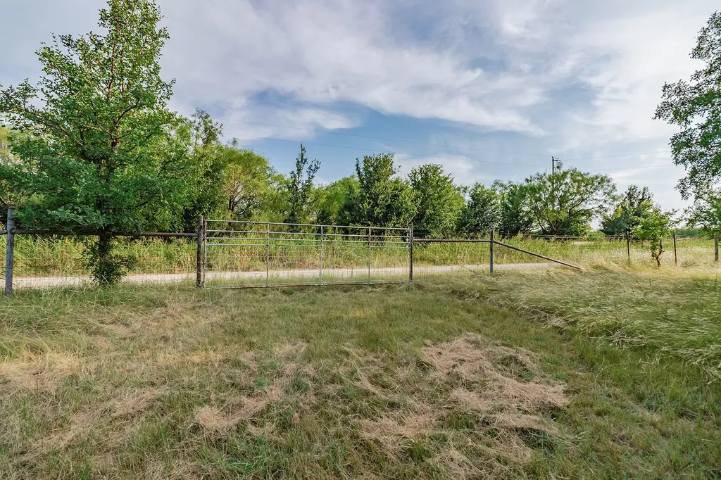 28 Cr 458 Brady TX 76825
