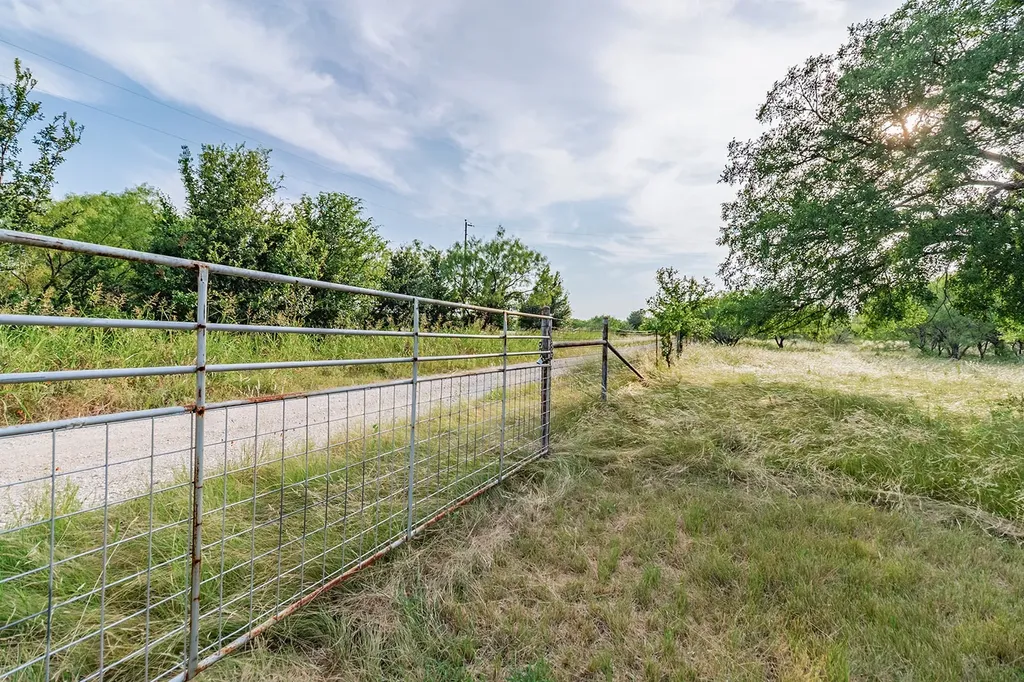 28 Cr 458 Brady TX 76825