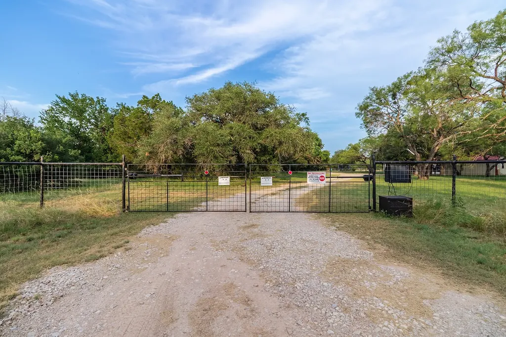 28 Cr 458 Brady TX 76825