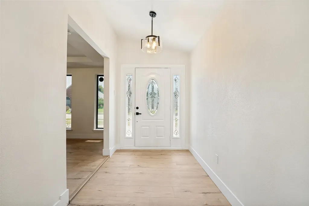 1901 Westshore Drive Garland TX 75043
