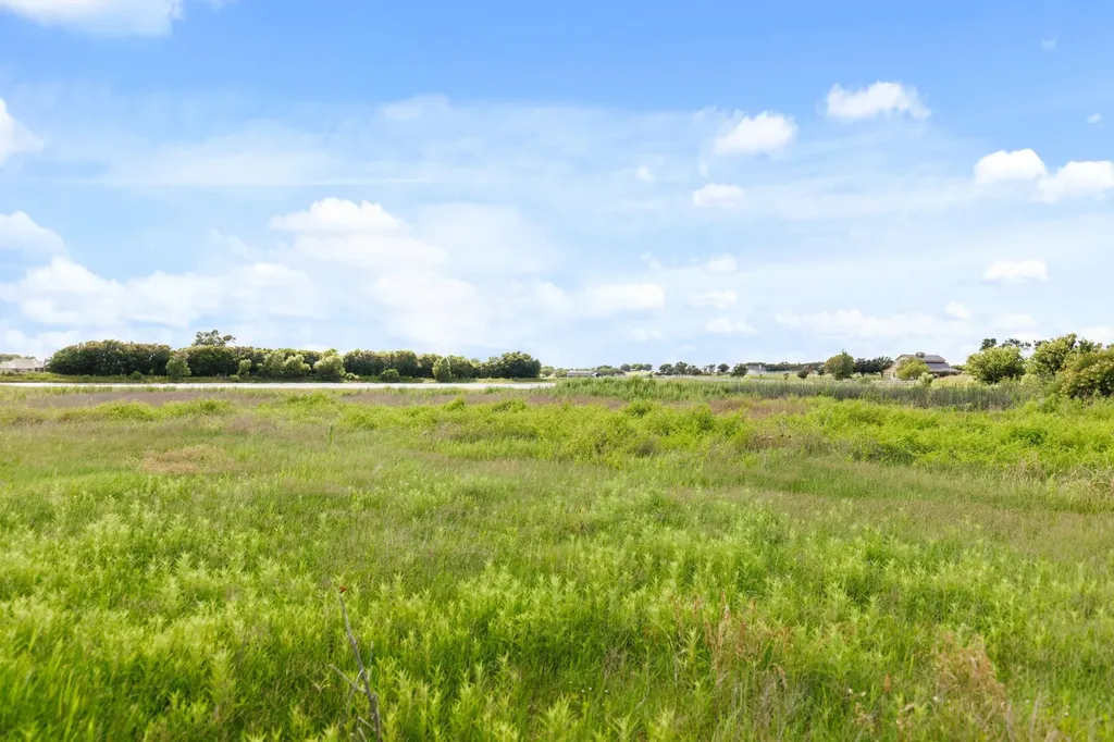 10 Ac. S Lone Star Parkway Moody TX 76657