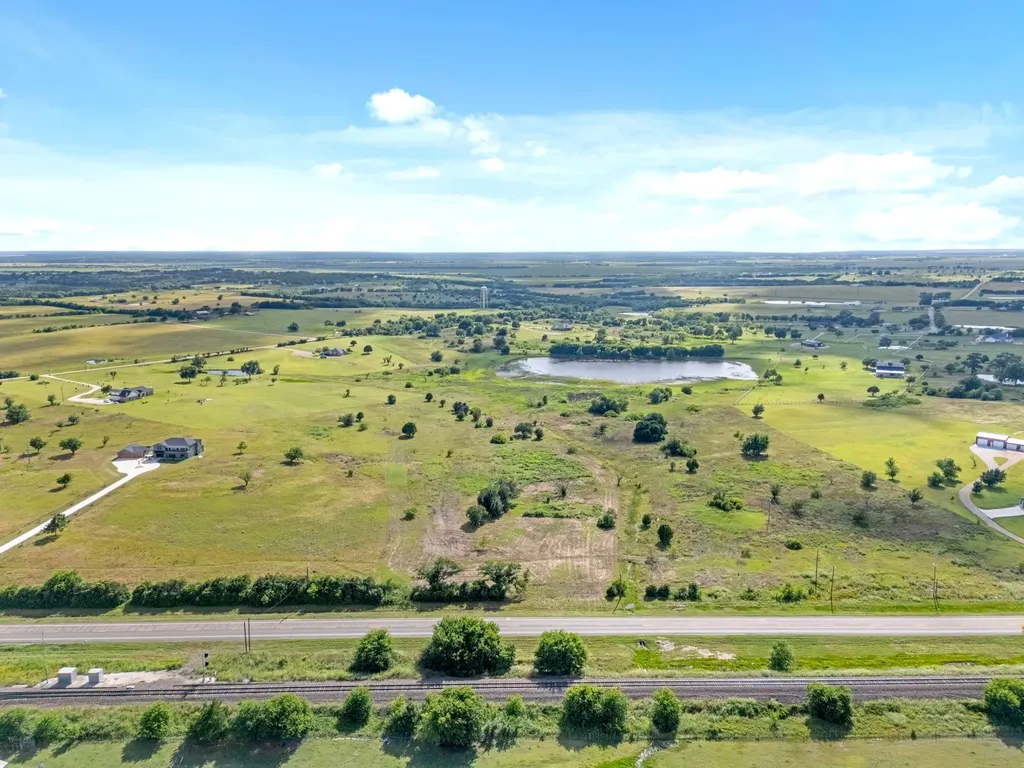 10 Ac. S Lone Star Parkway Moody TX 76657