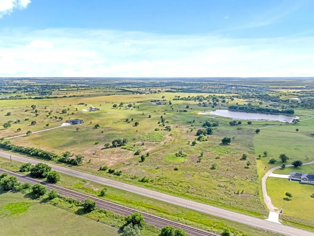 10 Ac. S Lone Star Parkway Moody TX 76657