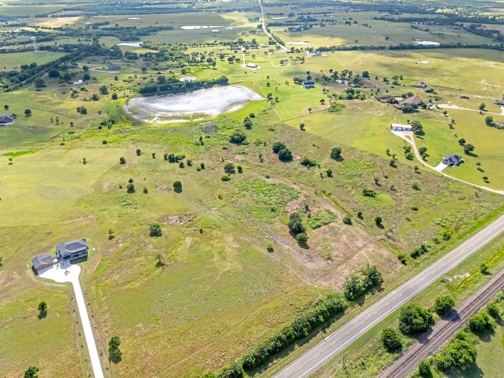 10 Ac. S Lone Star Parkway Moody TX 76657