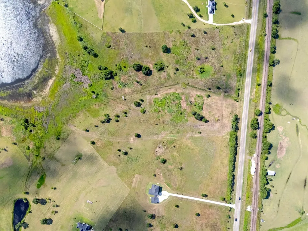 10 Ac. S Lone Star Parkway Moody TX 76657
