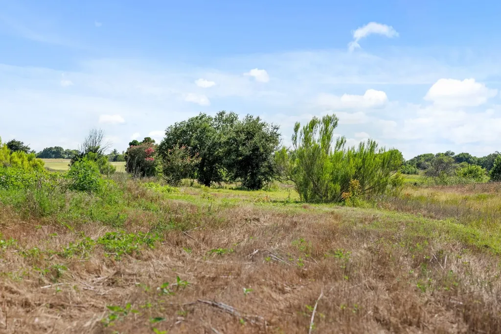 10 Ac. S Lone Star Parkway Moody TX 76657