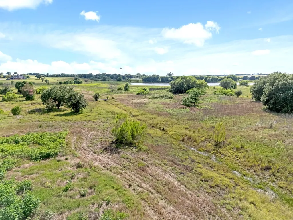 10 Ac. S Lone Star Parkway Moody TX 76657