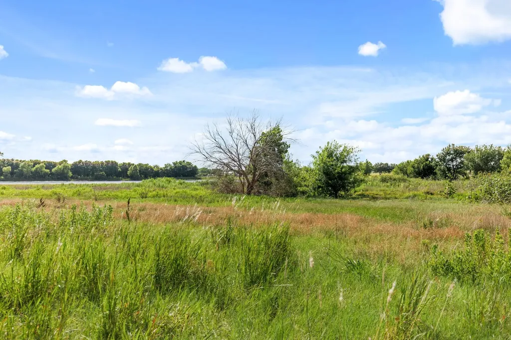 10 Ac. S Lone Star Parkway Moody TX 76657