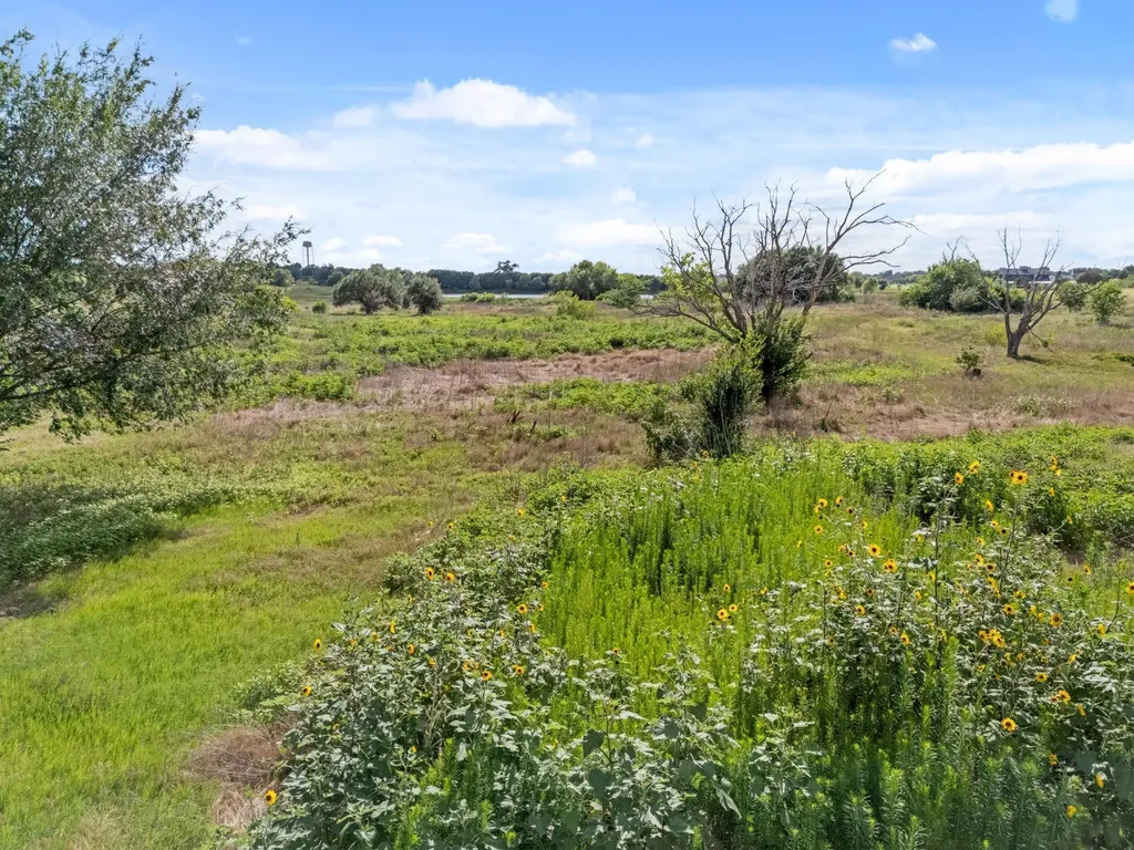 10 Ac. S Lone Star Parkway Moody TX 76657