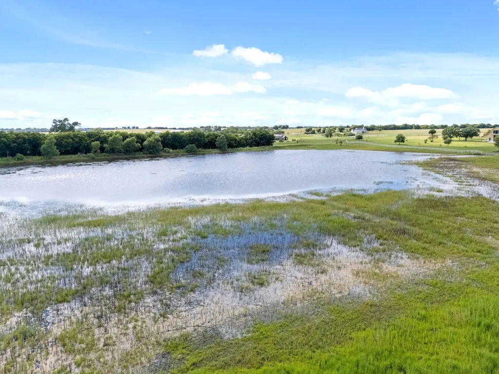 10 Ac. S Lone Star Parkway Moody TX 76657