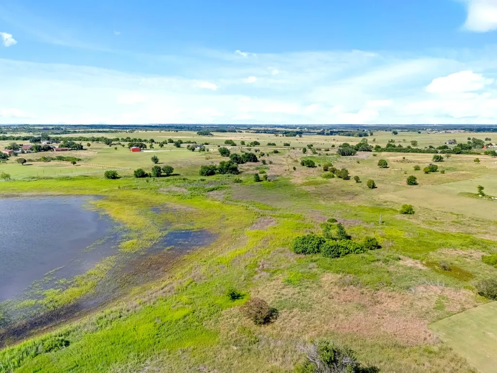 10 Ac. S Lone Star Parkway Moody TX 76657