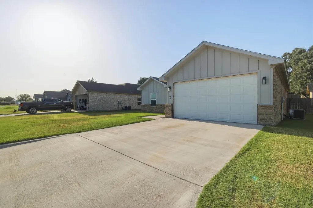 109 Shallow Water Court Clyde TX 79510