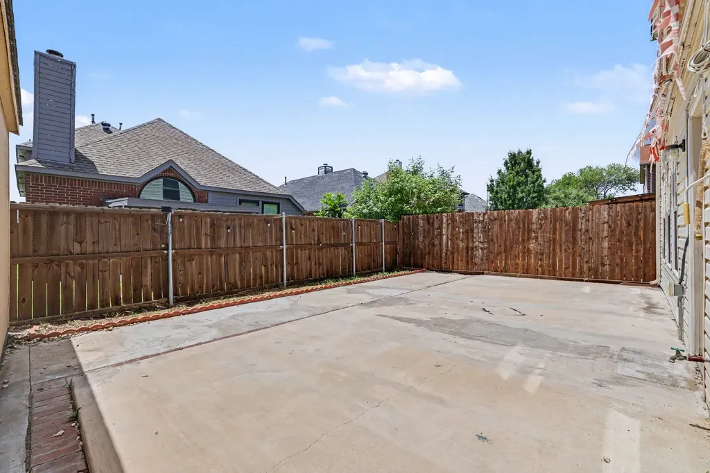 2020 Cardinal Lane Lewisville TX 75077