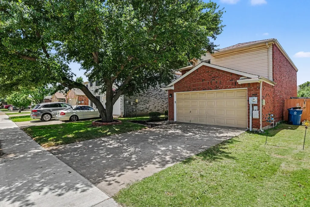 2020 Cardinal Lane Lewisville TX 75077
