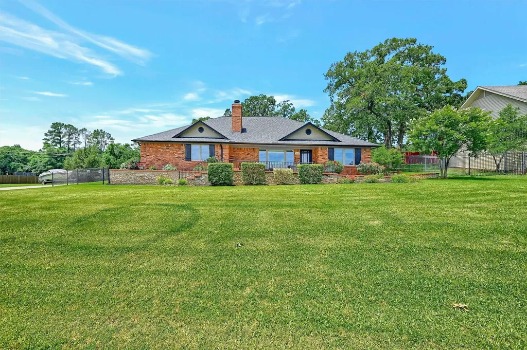 117 Kiowa Drive S Lake Kiowa TX 76240
