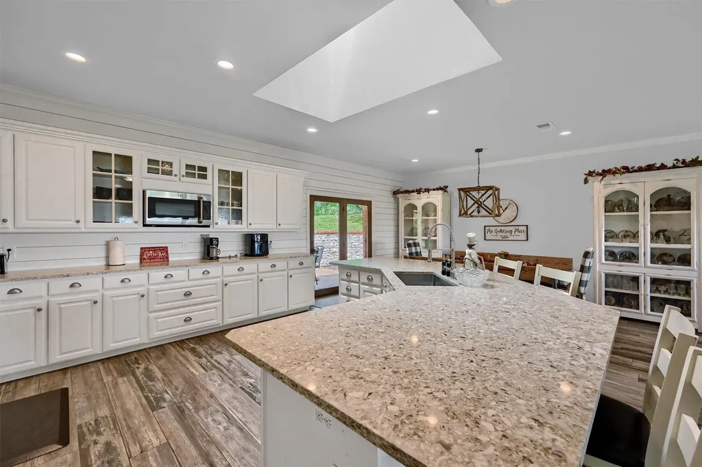 117 Kiowa Drive S Lake Kiowa TX 76240