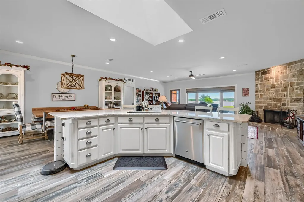 117 Kiowa Drive S Lake Kiowa TX 76240