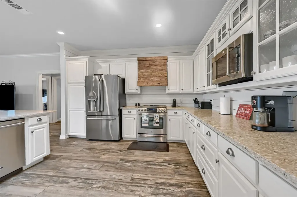 117 Kiowa Drive S Lake Kiowa TX 76240