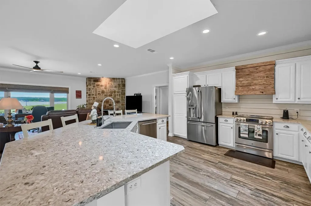 117 Kiowa Drive S Lake Kiowa TX 76240