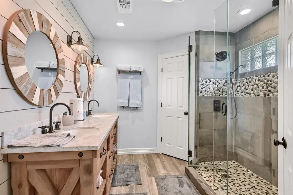 117 Kiowa Drive S Lake Kiowa TX 76240
