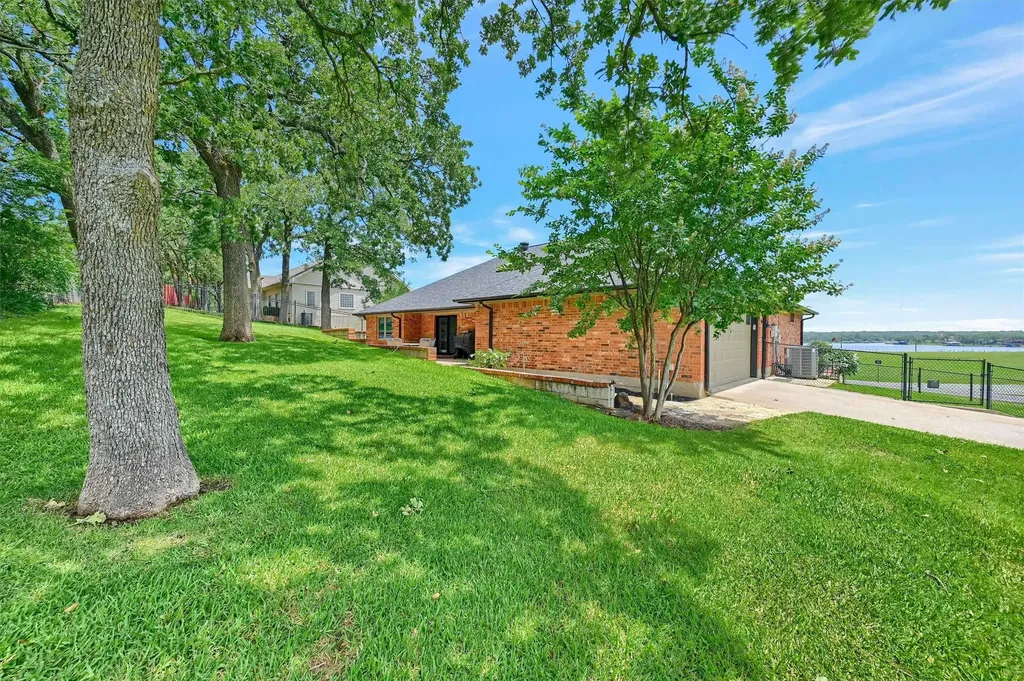 117 Kiowa Drive S Lake Kiowa TX 76240