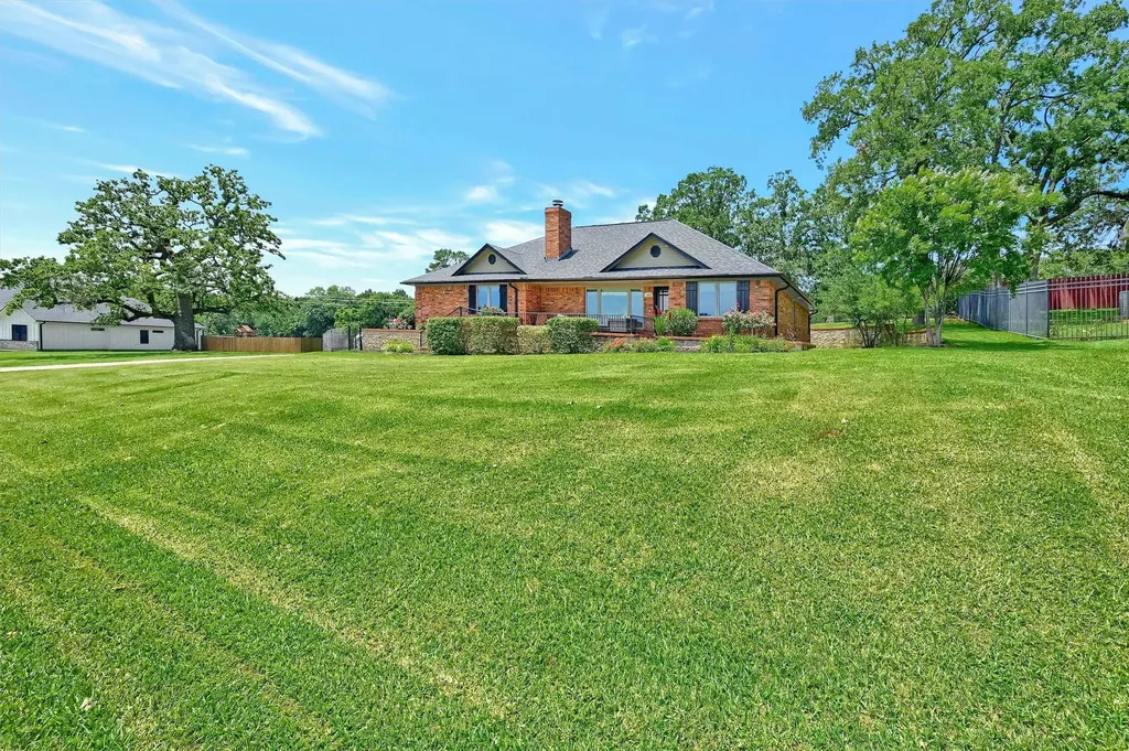 117 Kiowa Drive S Lake Kiowa TX 76240