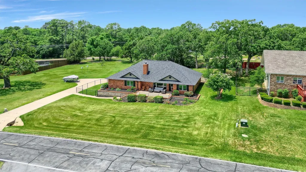 117 Kiowa Drive S Lake Kiowa TX 76240