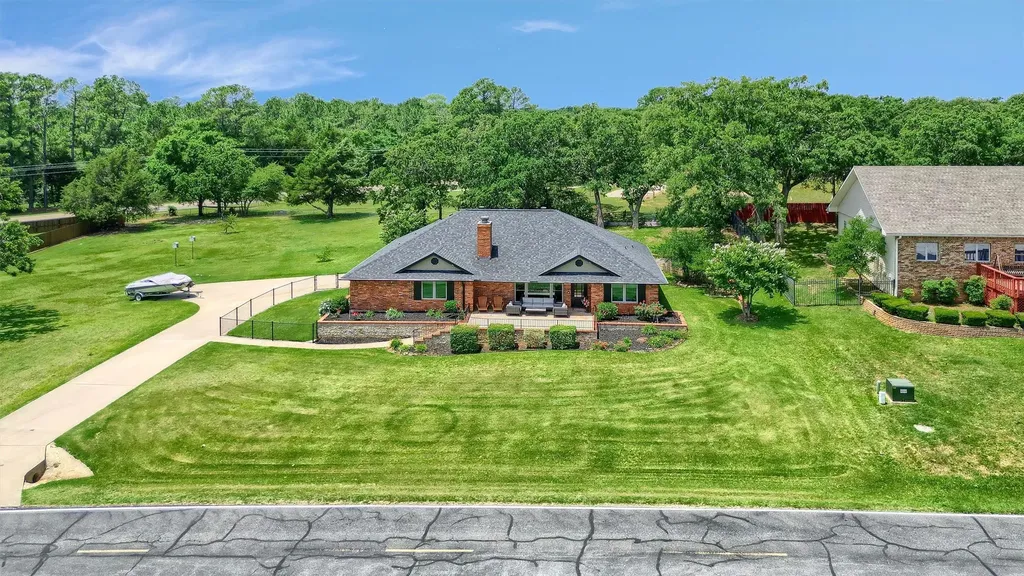 117 Kiowa Drive S Lake Kiowa TX 76240