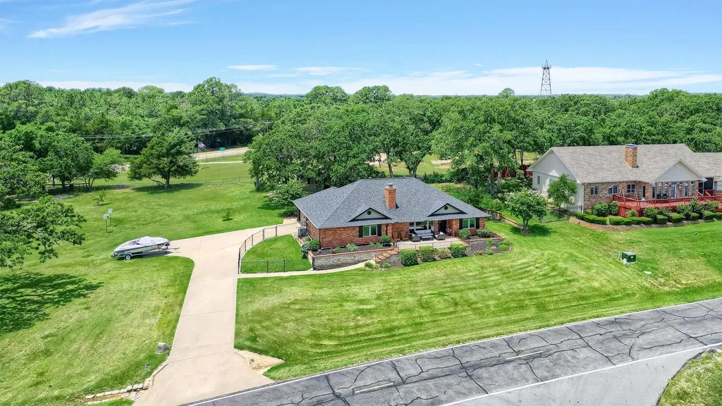117 Kiowa Drive S Lake Kiowa TX 76240