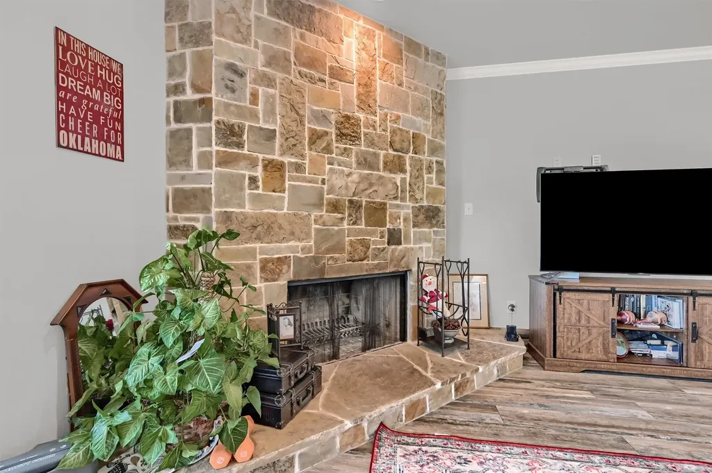117 Kiowa Drive S Lake Kiowa TX 76240