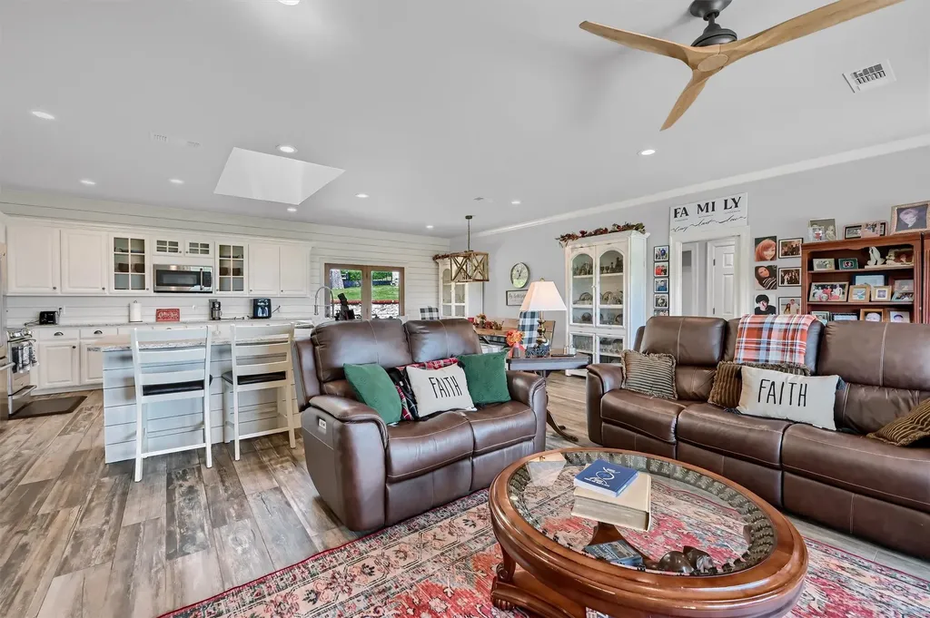 117 Kiowa Drive S Lake Kiowa TX 76240