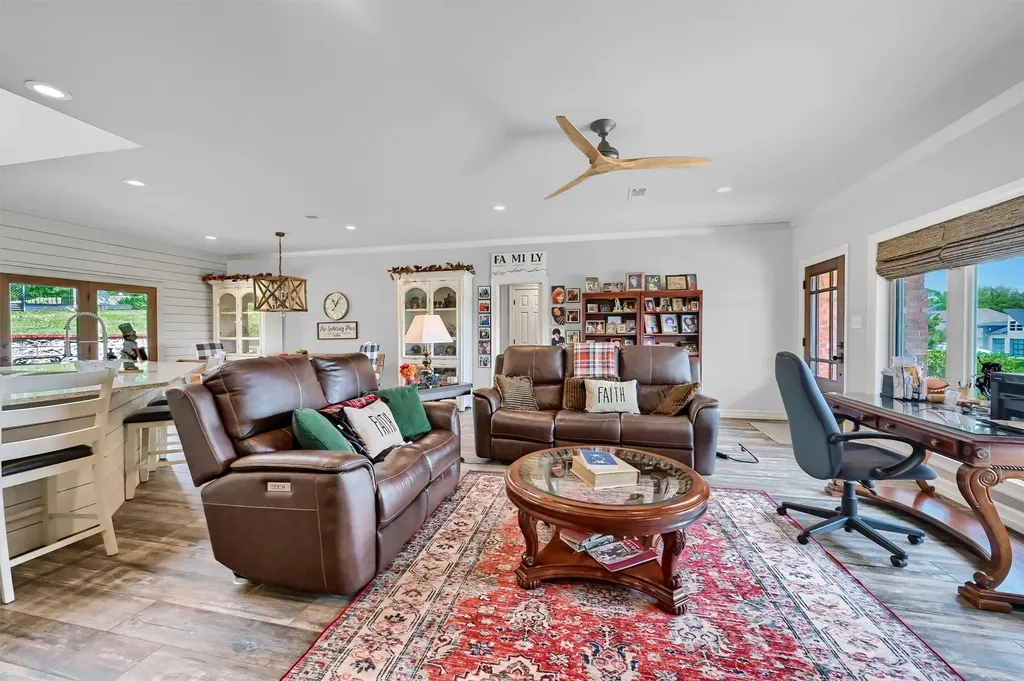 117 Kiowa Drive S Lake Kiowa TX 76240