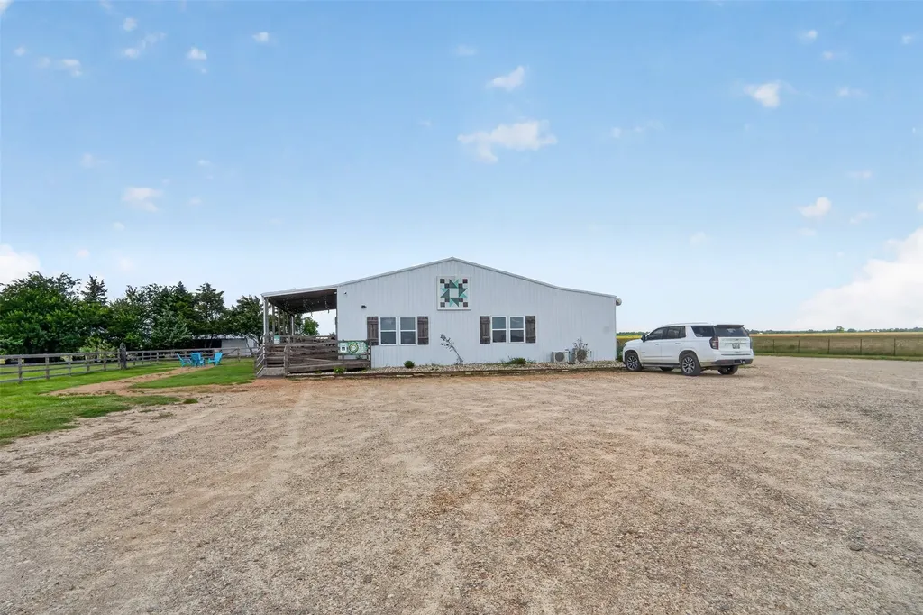 9262 Farm Road 79 Sumner TX 75486