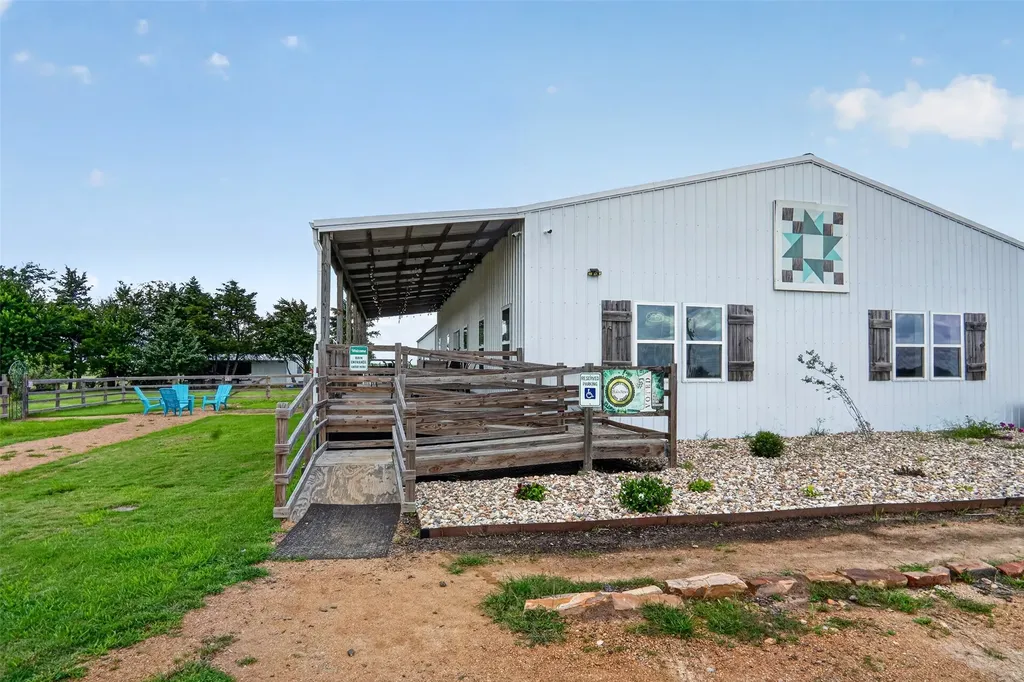 9262 Farm Road 79 Sumner TX 75486