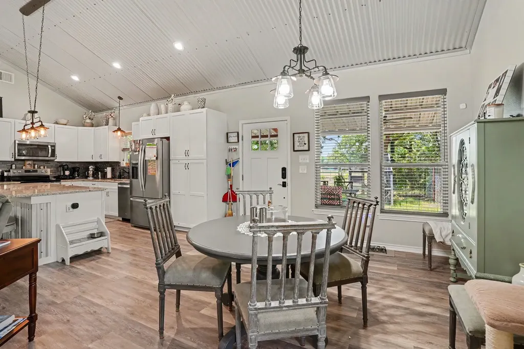 125 Rolling Hills Boulevard Alvord TX 76225