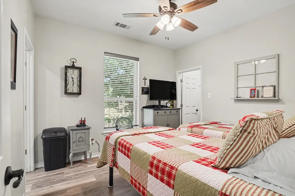 125 Rolling Hills Boulevard Alvord TX 76225