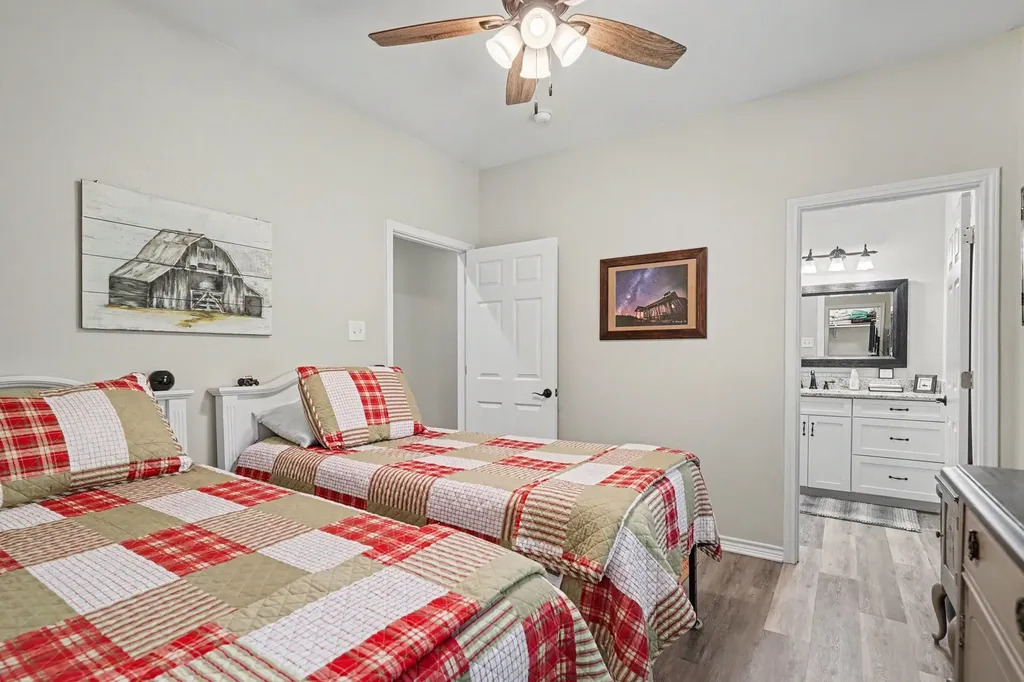 125 Rolling Hills Boulevard Alvord TX 76225