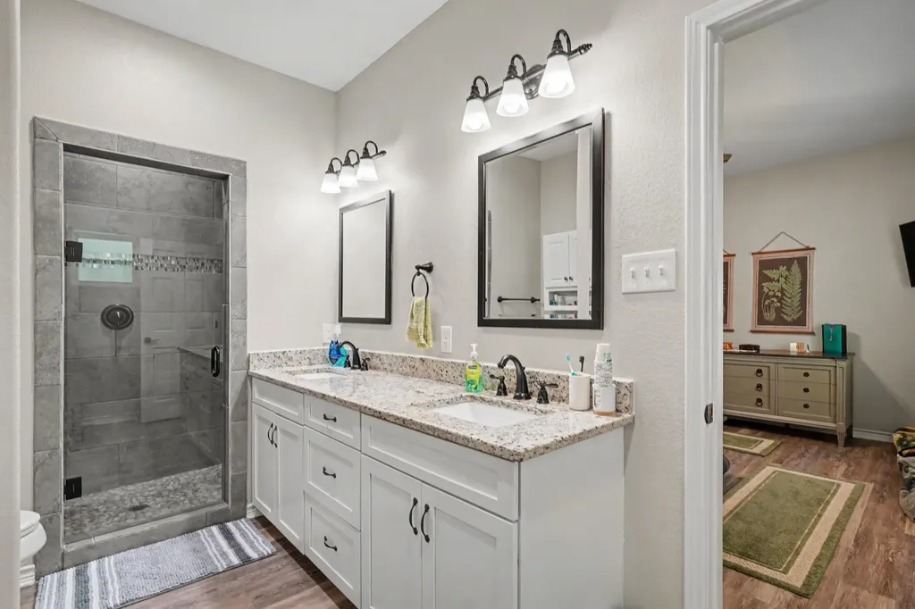 125 Rolling Hills Boulevard Alvord TX 76225
