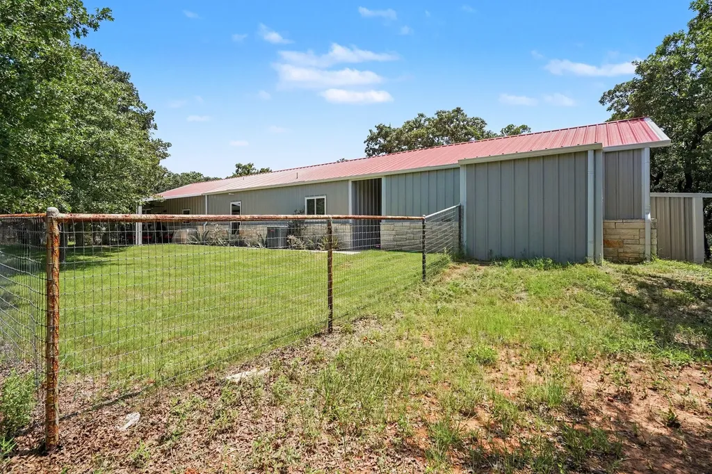 125 Rolling Hills Boulevard Alvord TX 76225