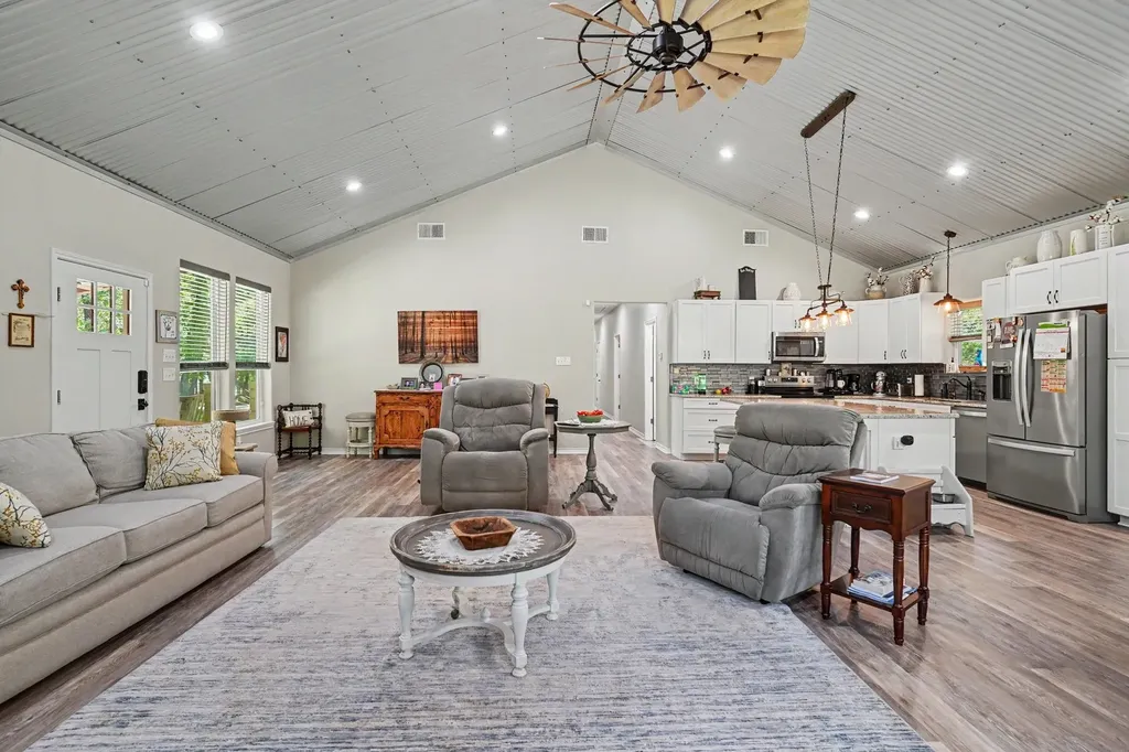 125 Rolling Hills Boulevard Alvord TX 76225