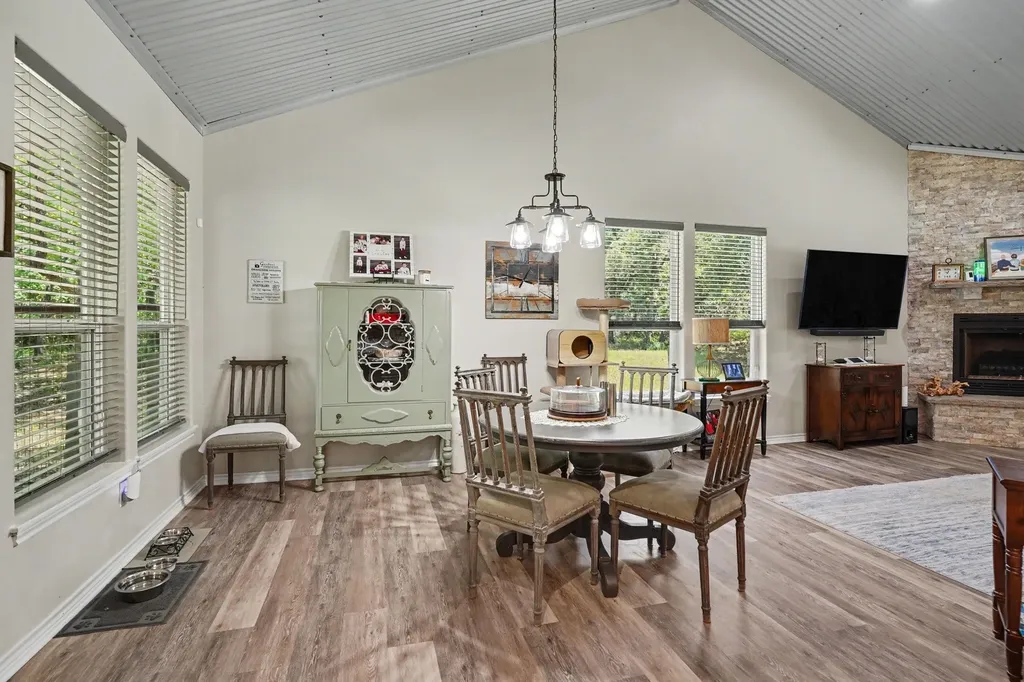 125 Rolling Hills Boulevard Alvord TX 76225